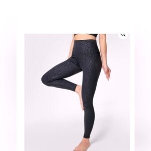 Sweaty Betty All Day Embossed Leggings
Black Full Length Size 8-10 Women’s